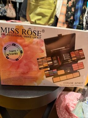 Color Spirit Professional Makeup Kit – Multicolor